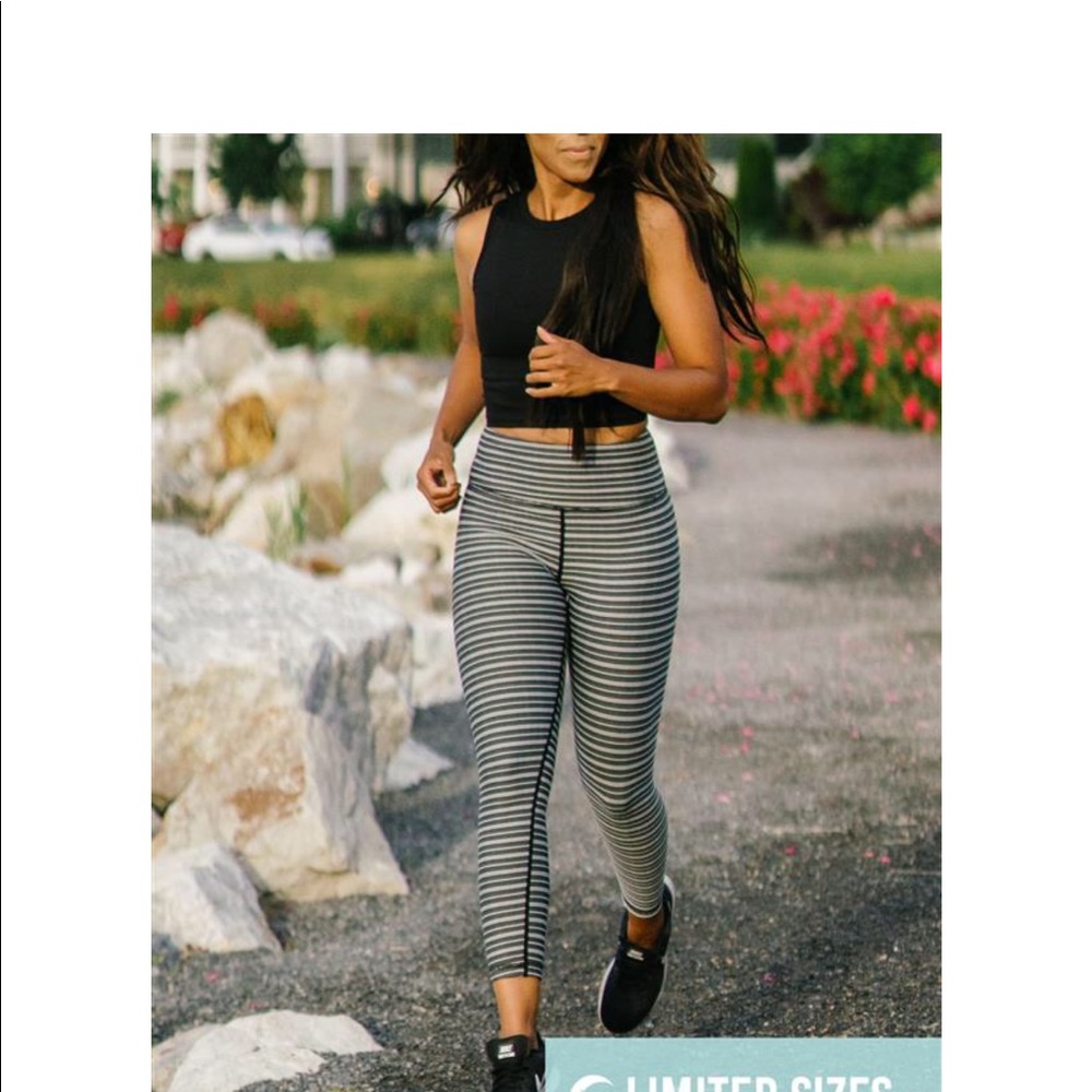 NWT ZYIA Black Aztec Leggings Size 7/8 24”(4)